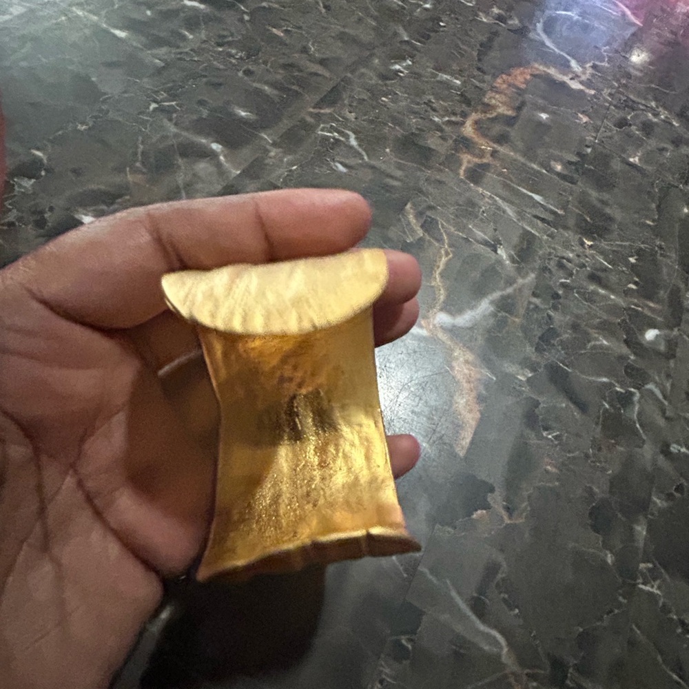 Vintage Unsigned Gold Tone Statement Cuff Bracele… - image 7